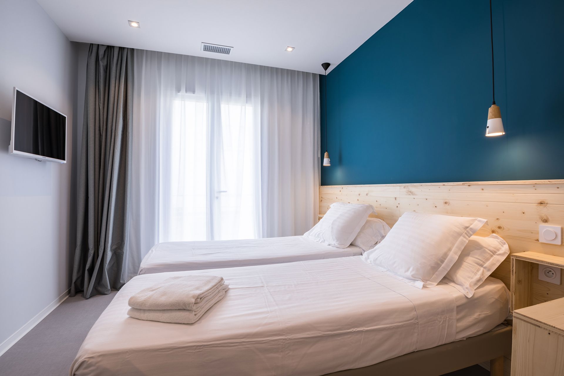 CAFE MIRAMAR hôtel en bord de mer au Grau du Roi